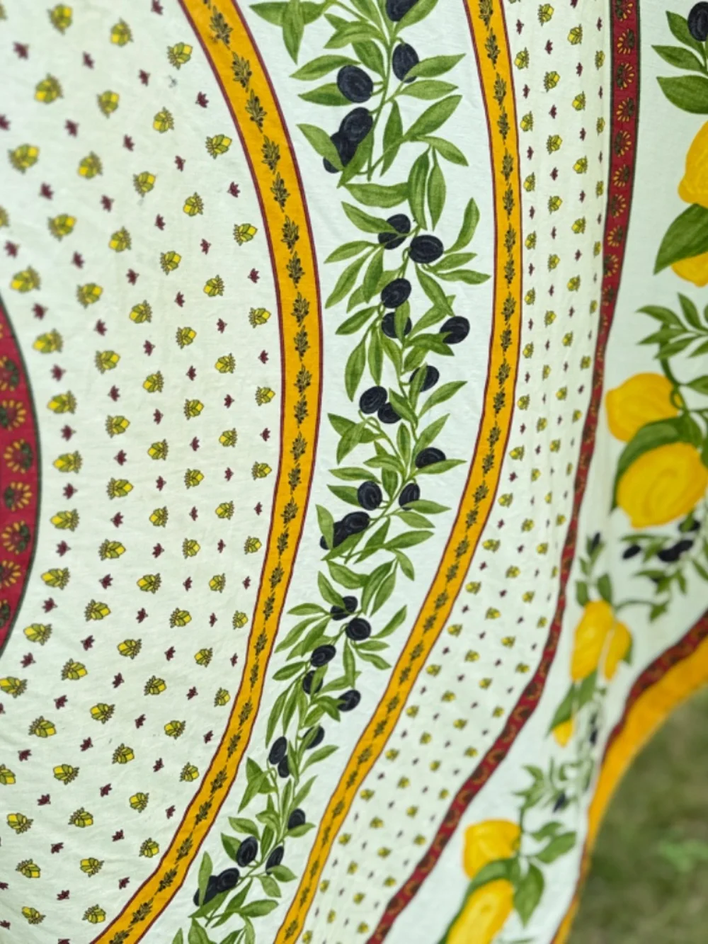 Poupees Yolande 68in Round Tablecloth Waterproof Cotton France Lemons Olives